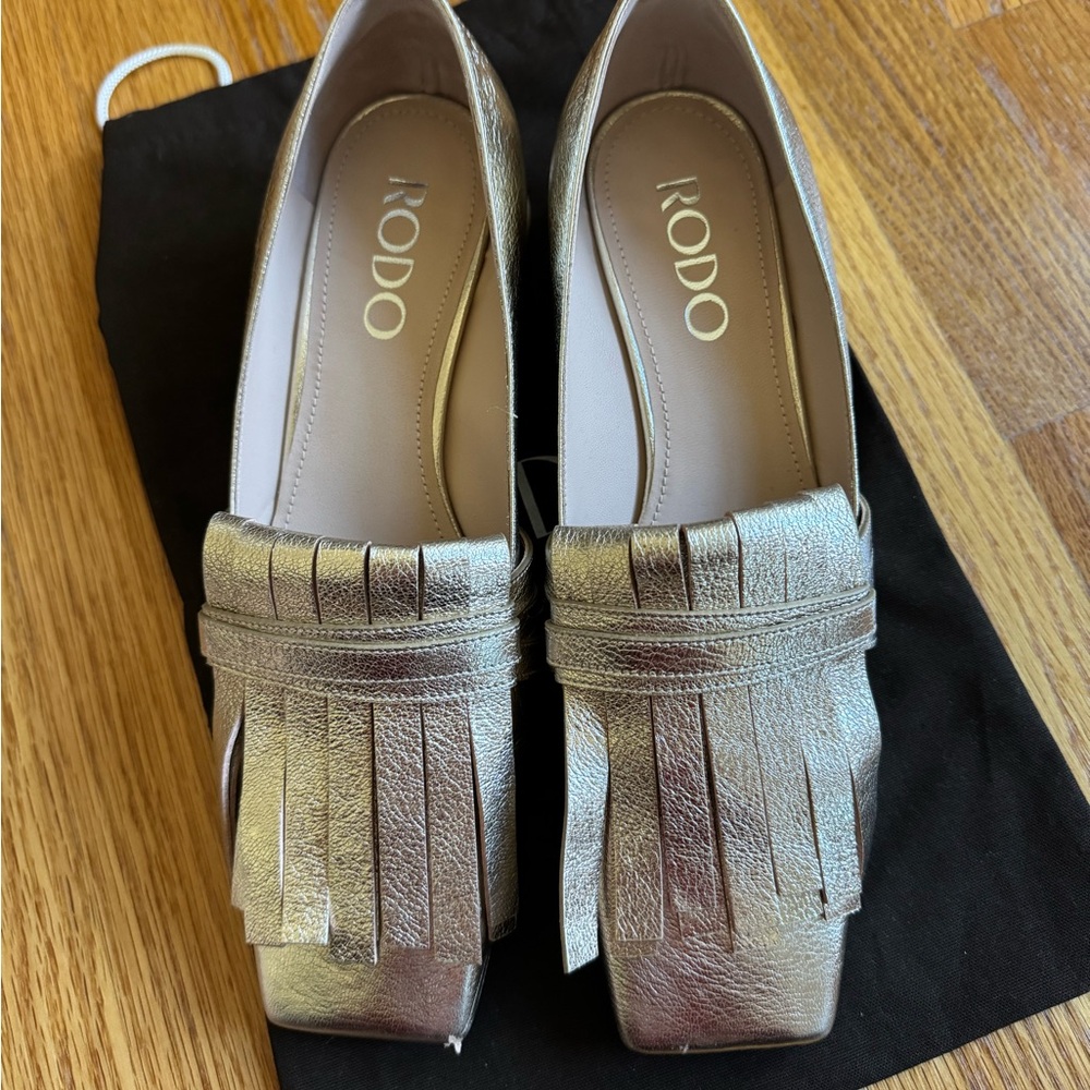 Rodo Gold Pumps - Picture 2 of 5